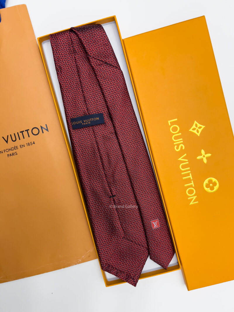 Louis Vuitton Red DIAMONDS V SILK TIE