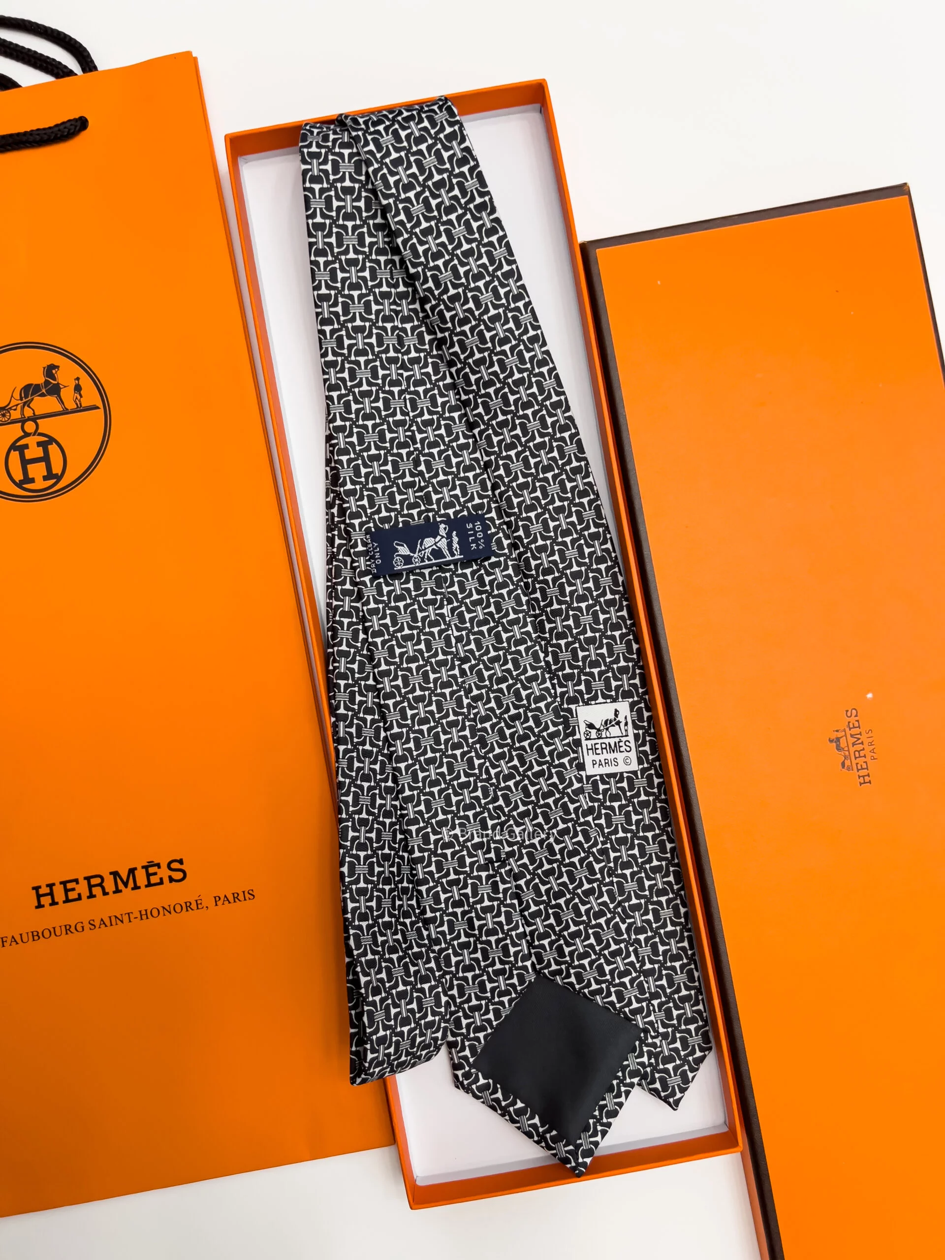 Hermes Black and White VECTOR H SILK TIE