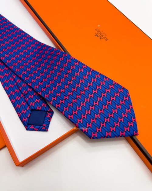 Hermes Blue H ROW PATTERN SILK TIE