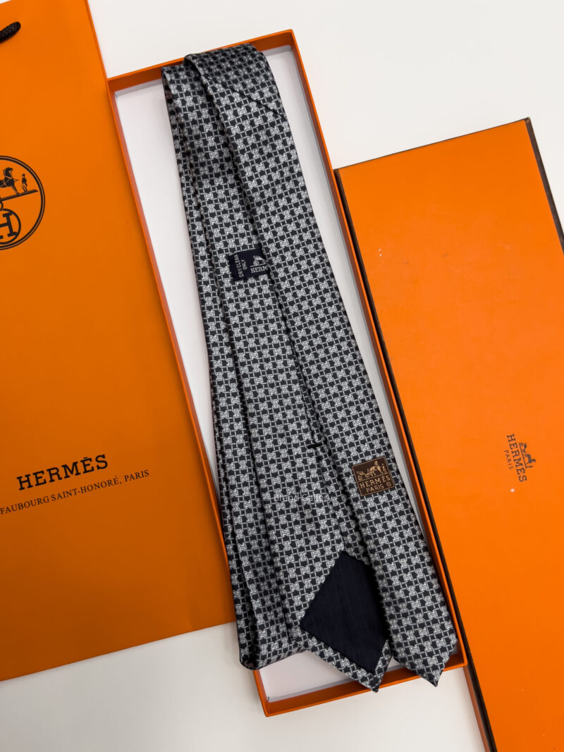 Hermes Grey MORS LOVE SILK TIE