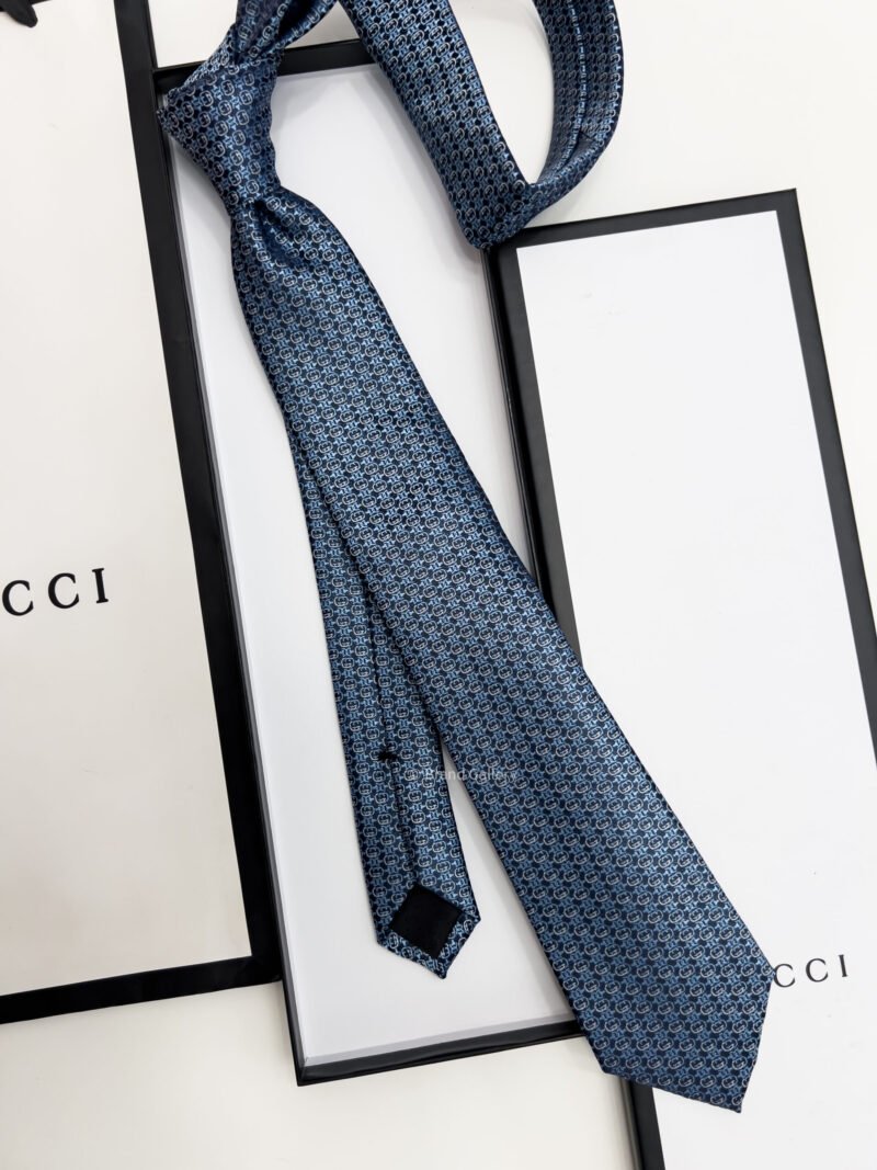 Gucci Navy and Sky Blue GG LINKS SILK TIE