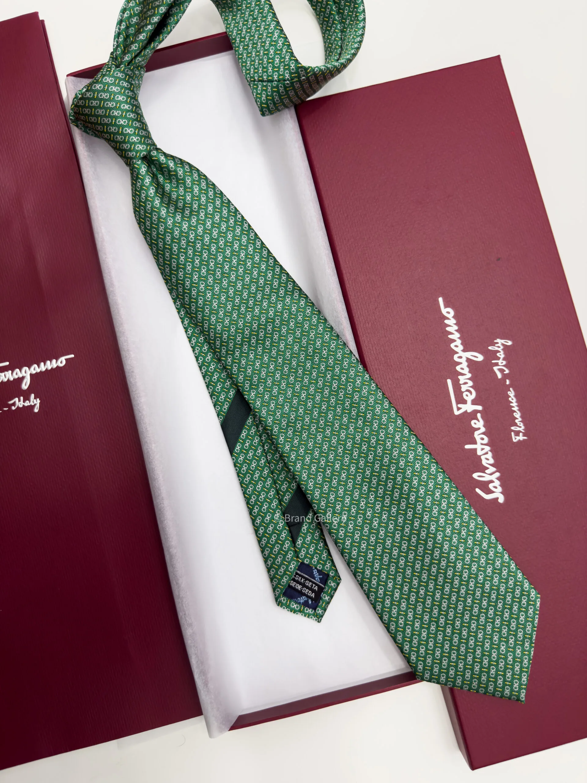 Ferragamo Green ITALIC GANCINI PATTERN SILK TIE