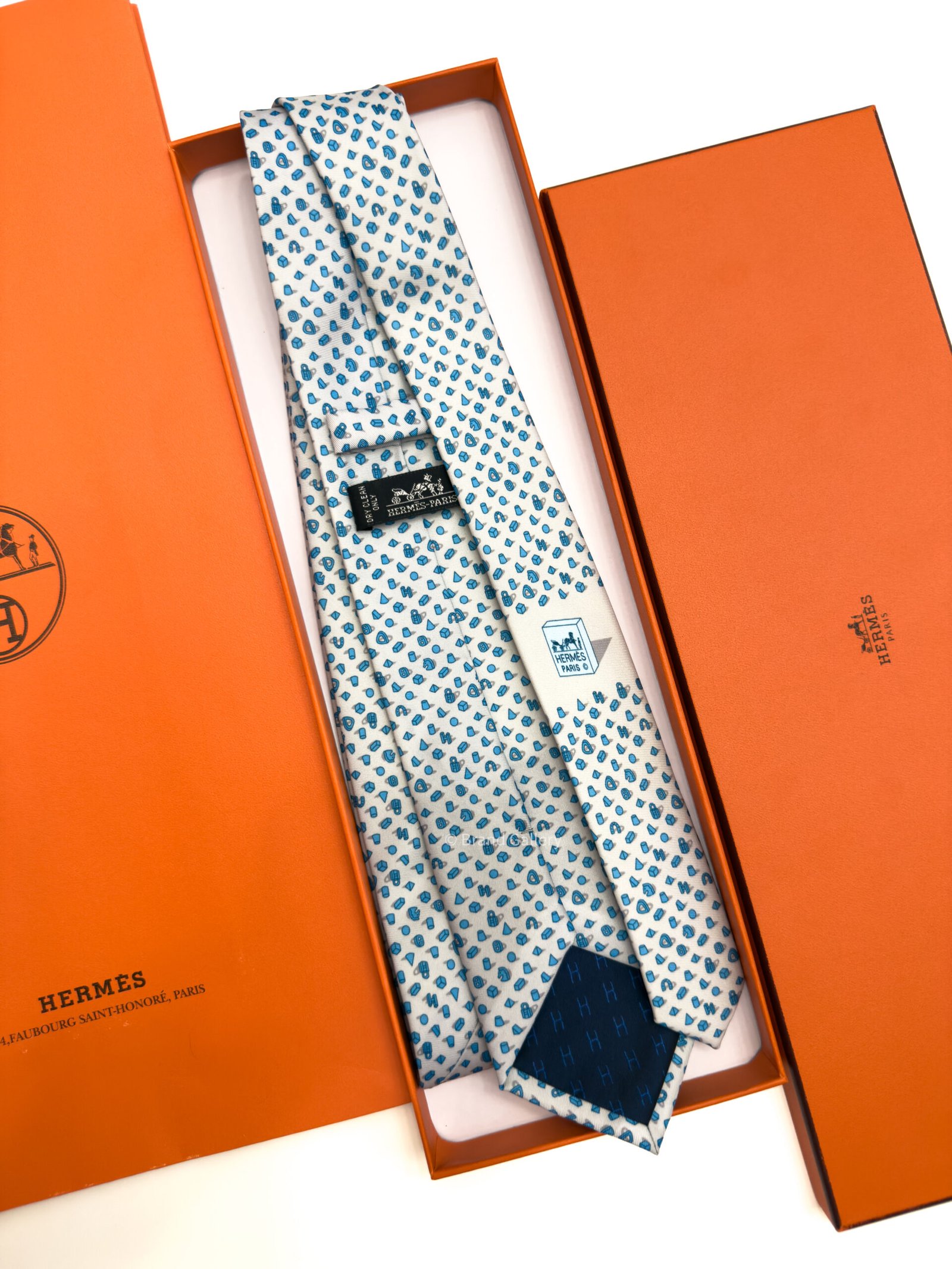 Hermes Light Grey Perspective d'H Soft Silk Tie - Luxury tie - A&A Brand Gallery Egypt