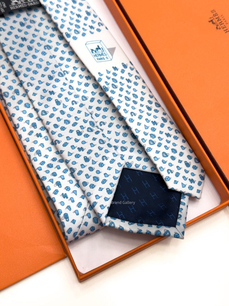 Hermes Light Grey Perspective d'H Soft Silk Tie - Luxury tie - A&A Brand Gallery Egypt