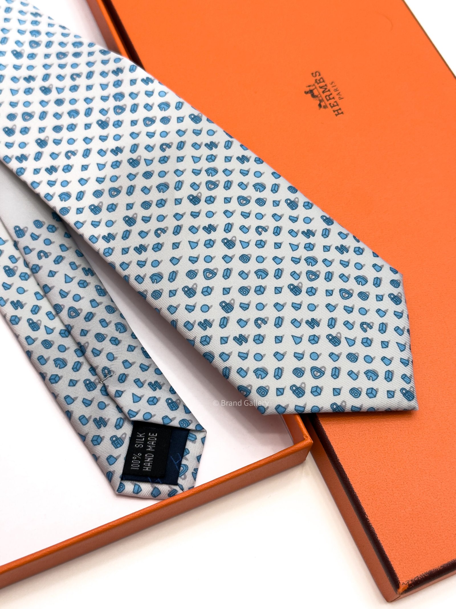 Hermes Light Grey Perspective d'H Soft Silk Tie - Luxury tie - A&A Brand Gallery Egypt