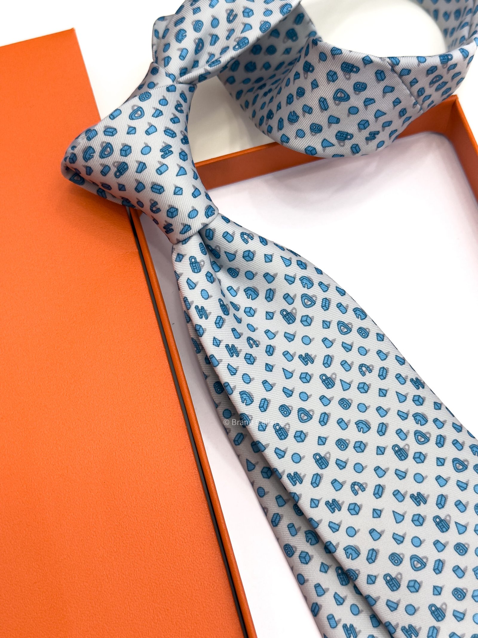 Hermes Light Grey Perspective d'H Soft Silk Tie - Luxury tie - A&A Brand Gallery Egypt
