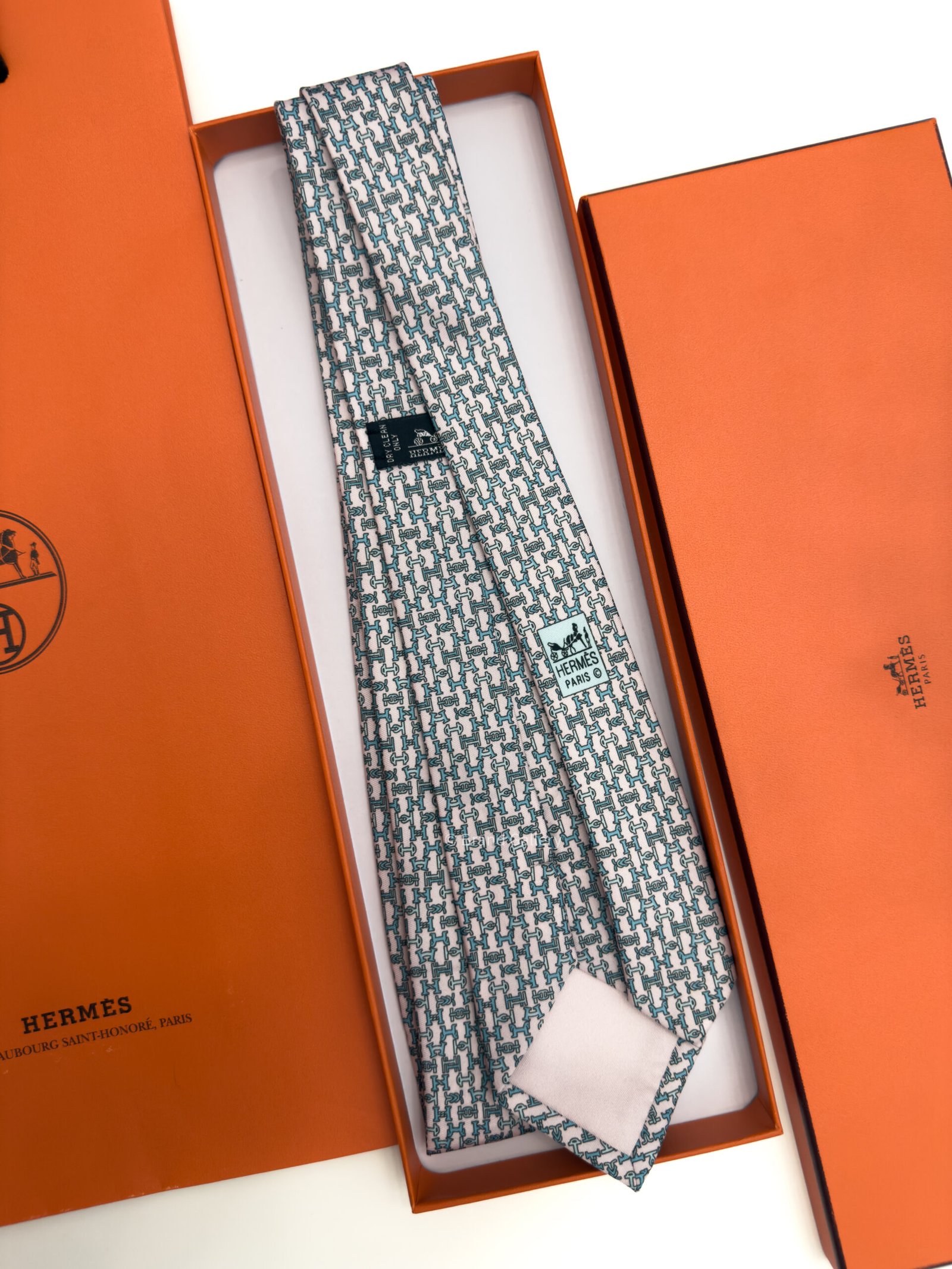 Hermes Pink Boucles en Vrac Silk Tie - Luxury tie - A&A Brand Gallery Egypt
