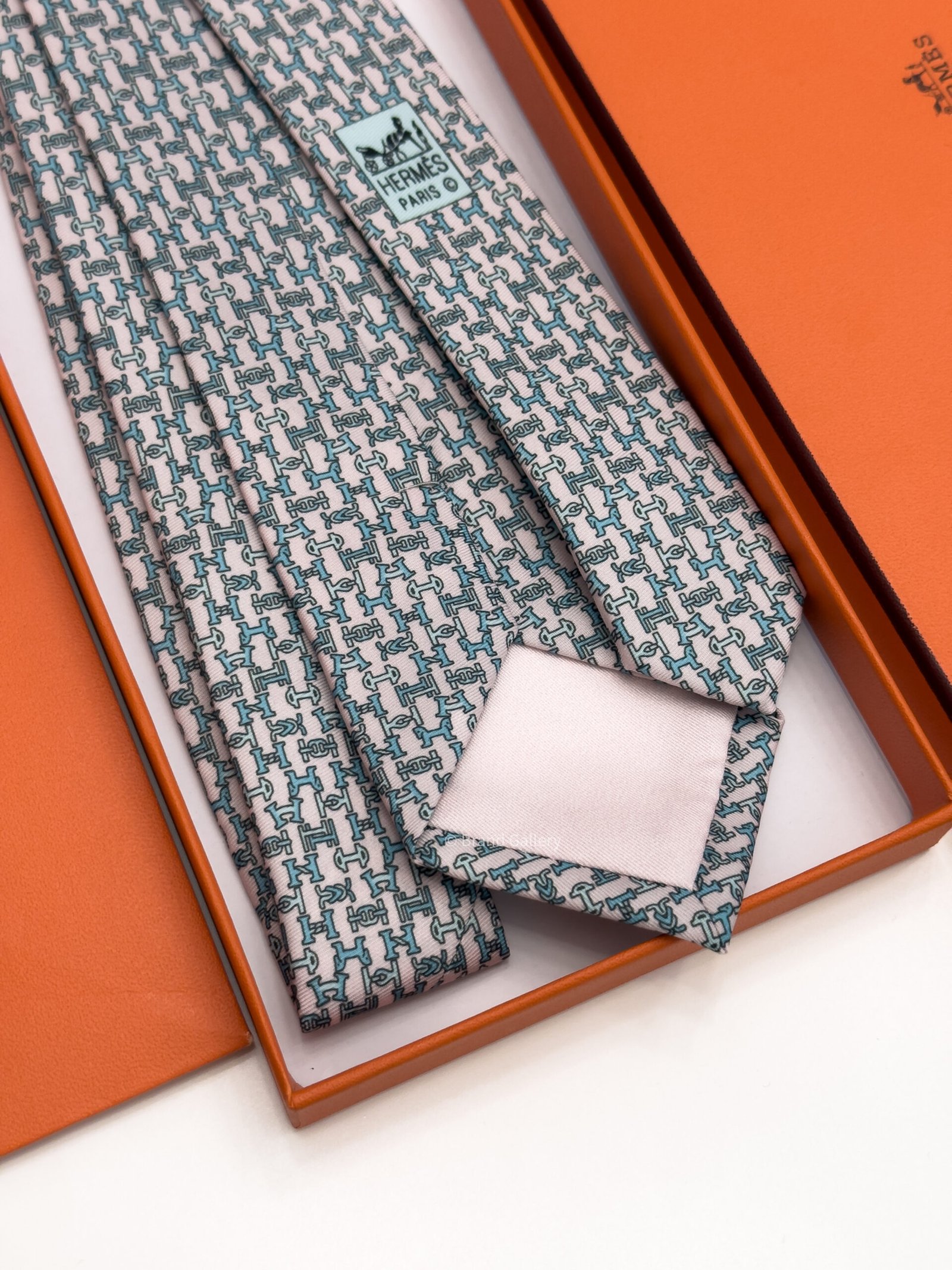 Hermes Pink Boucles en Vrac Silk Tie - Luxury tie - A&A Brand Gallery Egypt