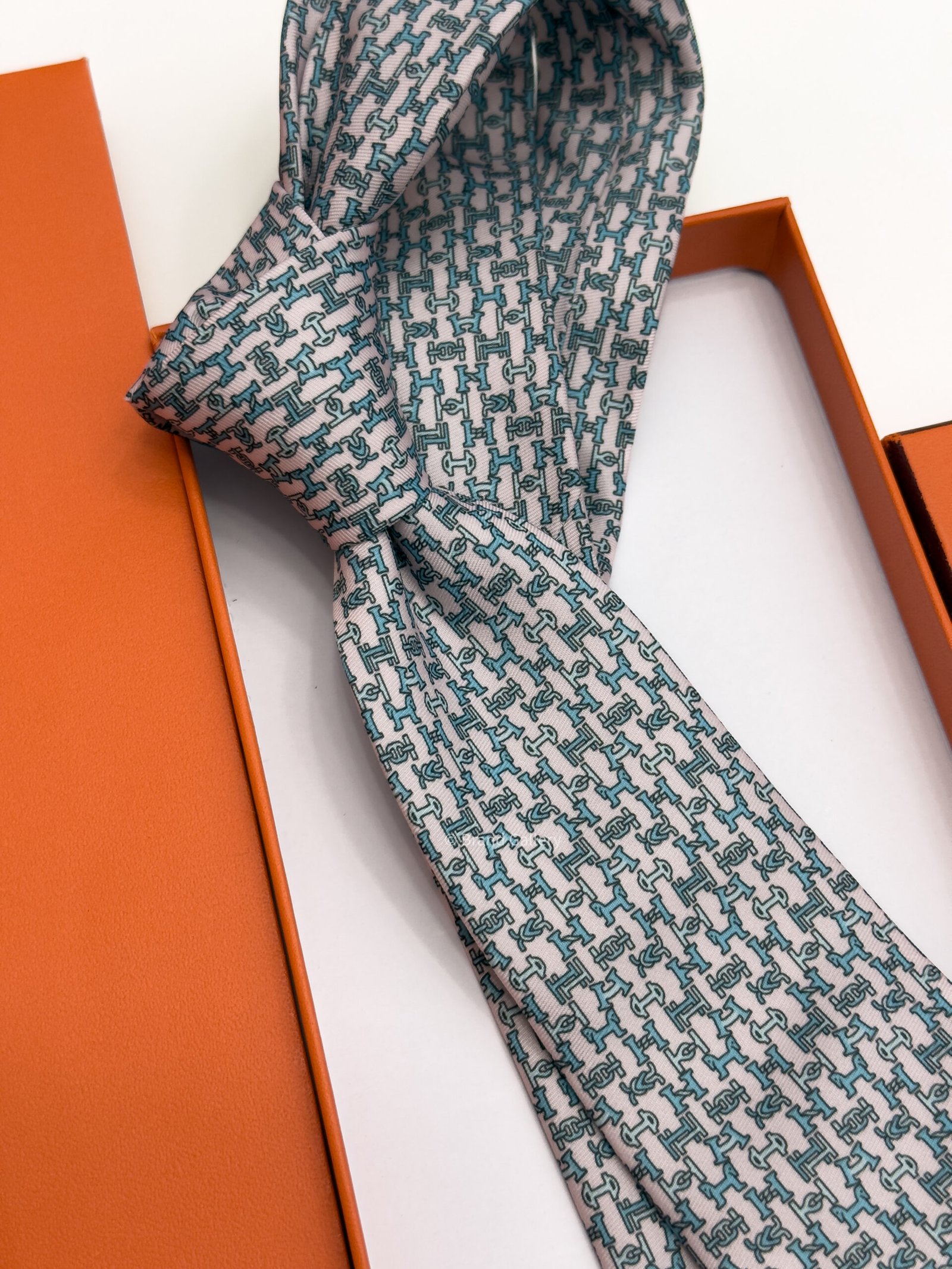 Hermes Pink Boucles en Vrac Silk Tie - Luxury tie - A&A Brand Gallery Egypt