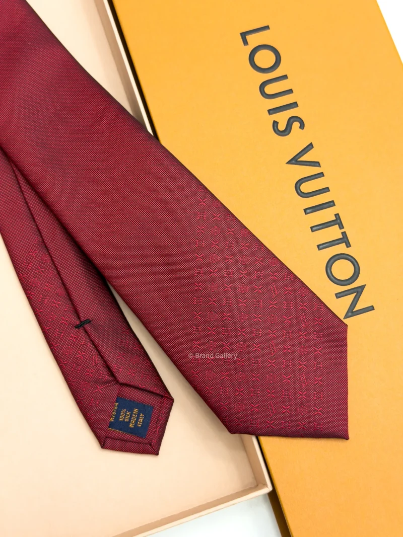Burgundy silk tie with tonal geometric micro-pattern and textured finish