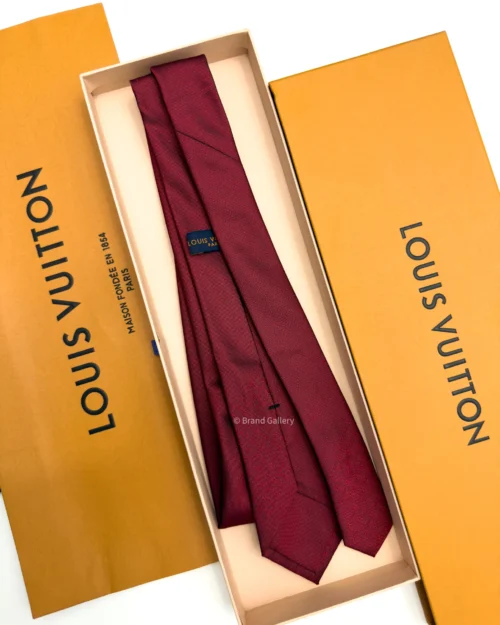 Burgundy silk tie with tonal geometric micro-pattern and textured finish